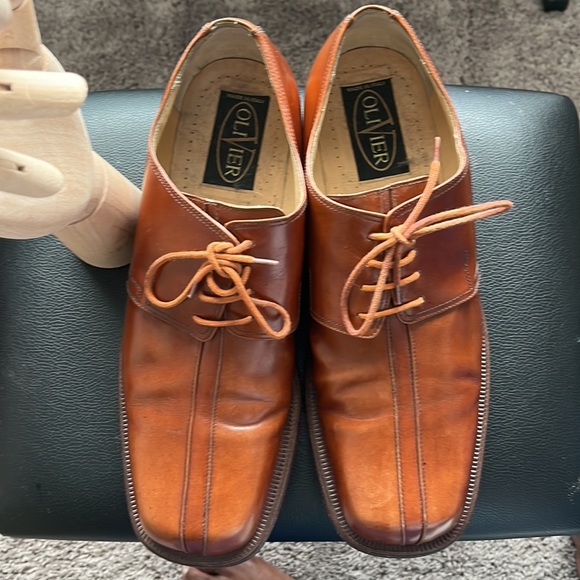 This is a special pair of shoes worn by a famous male hair dresser - Picture 3 of 5